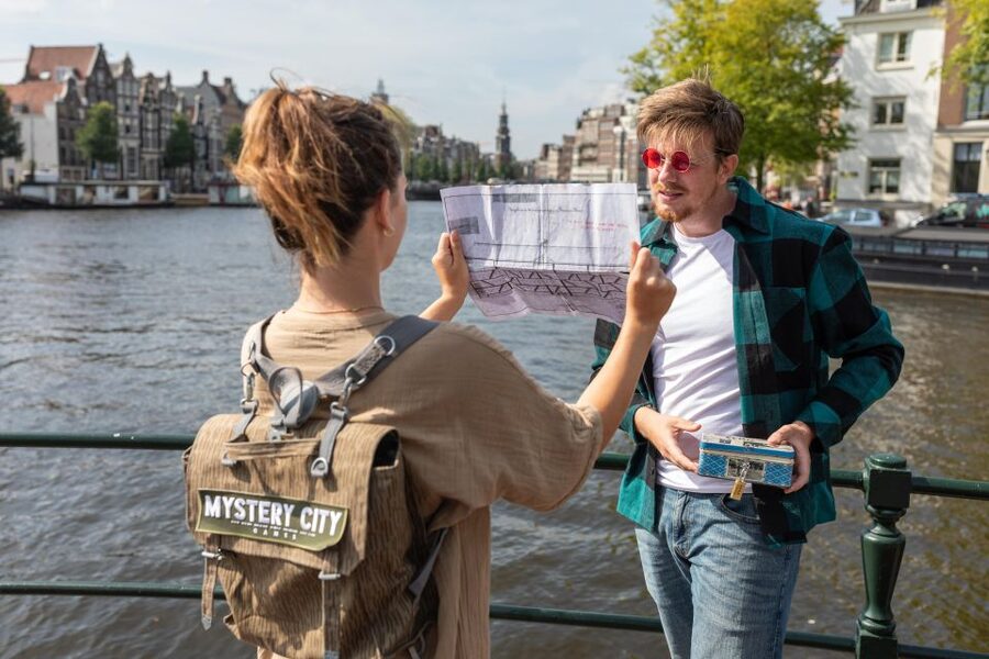 Amsterdam: "Operation 45 " Treasure Hunt Walking Tour - How the route plays out in the former Jewish District