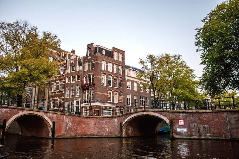 Amsterdam: Original Pizza Dinner Cruise + Unlimited Drinks - The Route: What You See Gliding Past the UNESCO Canal Belt