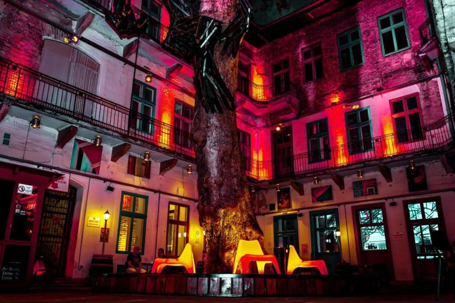 Amsterdam: Original Pub Crawl Party with VIP Entrance - Key Things That Make This Crawl Worth Your Night