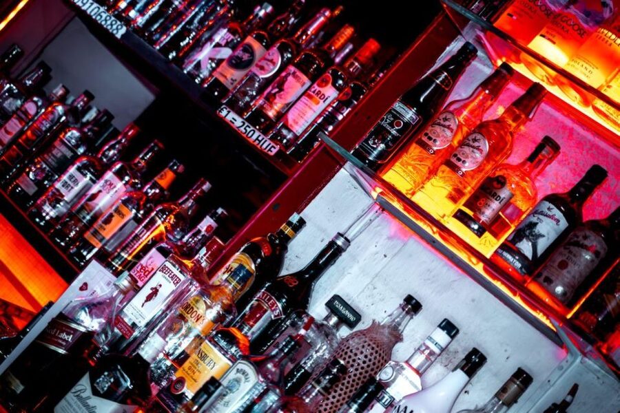 Amsterdam: Original Pub Crawl Party with VIP Entrance - Start Point at 22:00, and the Fastest Way to Not Miss the Group