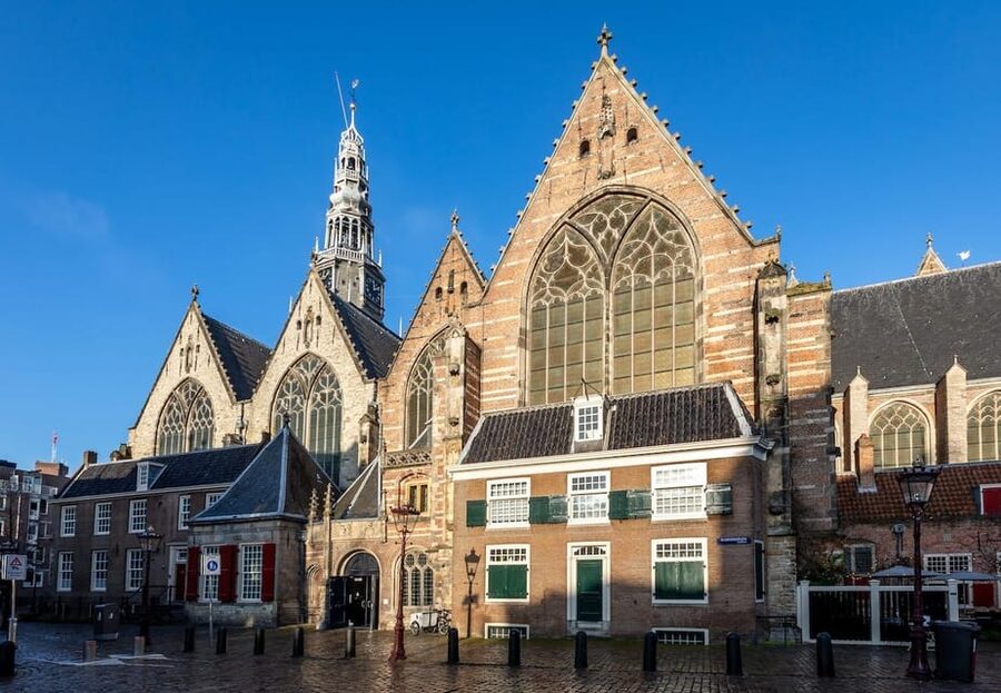 Amsterdam: Oude Kerk Entry Ticket - Rotating exhibitions made for this exact room