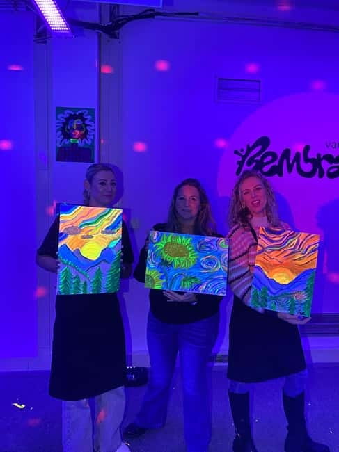 Amsterdam: Paint and Sip in the Dark at Rembrandt van Wine - Practical logistics that make or break the experience