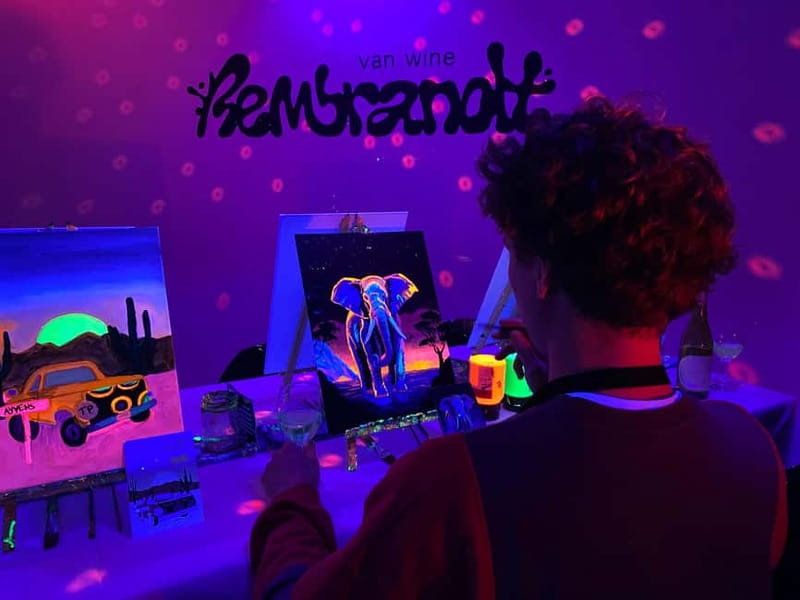 Amsterdam: Paint and Sip in the Dark at Rembrandt van Wine - How the 2-hour session actually flows