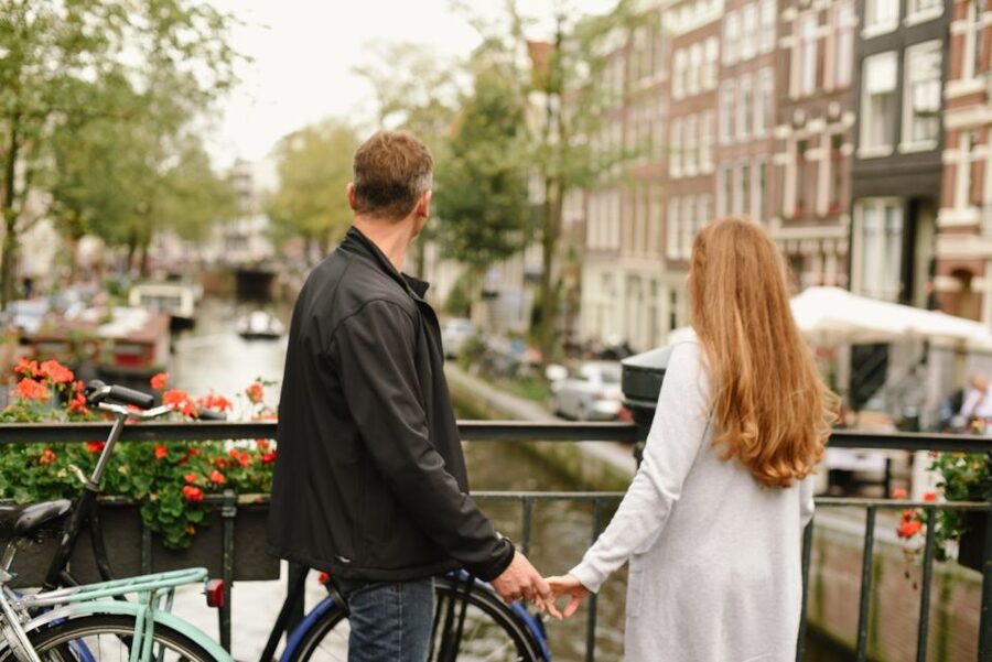 Amsterdam: Personal Travel & Vacation Photographer - Choosing Your Style: Portraits, Couple Shots, or a Friends Moment