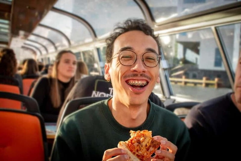 Amsterdam: Pizza Cruise with New York Pizza & Drinks - How the timing works: sail first, eat at your table