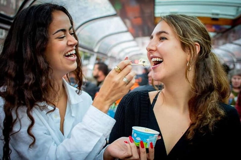 Amsterdam: Pizza Cruise with New York Pizza & Drinks - Pizza choices, dietary options, and the one-pizza-per-booking rule