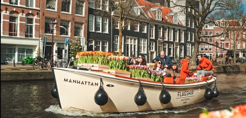 Amsterdam: Premium Tulip Boat Canal Tour - Boarding the flower-filled boat: what the first minutes are really like