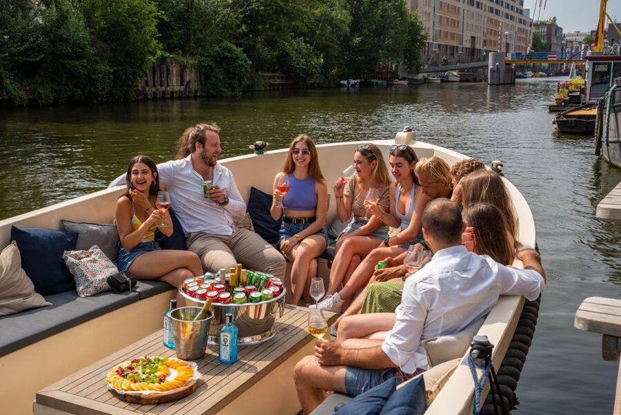 Amsterdam: Private Canal Booze Cruise with Unlimited Drinks - Guides, skippers, and the group vibe on Starboard Boats