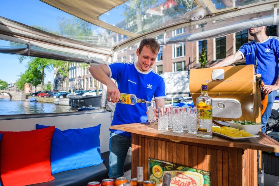 Amsterdam: Private Canal Booze Cruise with Unlimited Drinks - Practical tips so your cruise goes smoothly