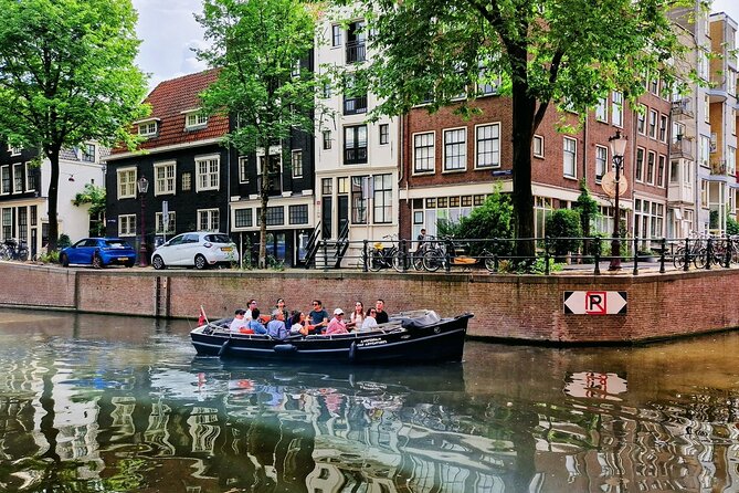 Amsterdam Private Canal Cruise – 90 Minutes through the Old City - What makes this tour a good value at $361.44 per group