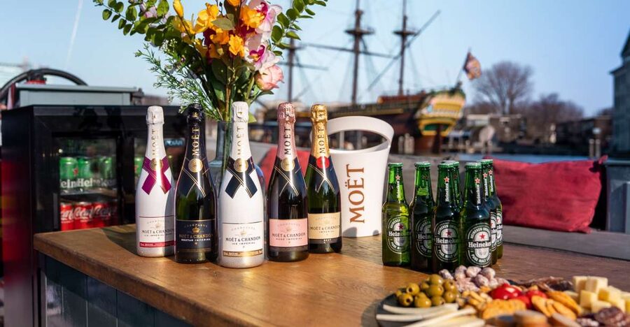 Amsterdam: Private Canal Cruise with Drinks and Snacks - Private Canal Views From a Cozy Boat for 1.5 Hours