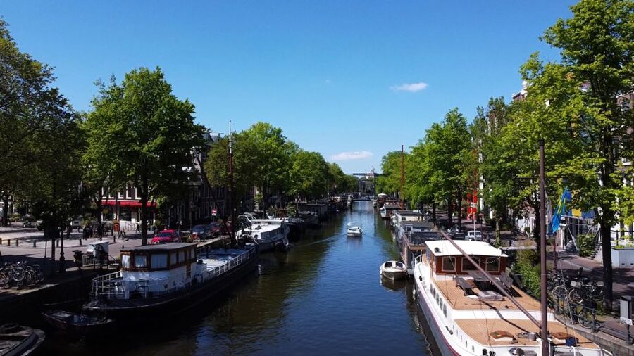 Amsterdam: Private Canal Tour - What happens on board during the 1-2 hour cruise