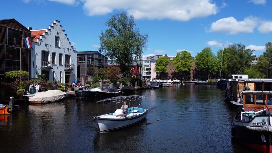Amsterdam: Private Canal Tour - Price and value, what $157 per group really buys