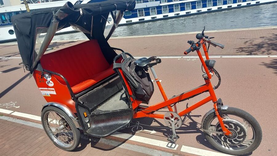 Amsterdam: Private City Highlights Tour by Rickshaw - Key things to know before you ride