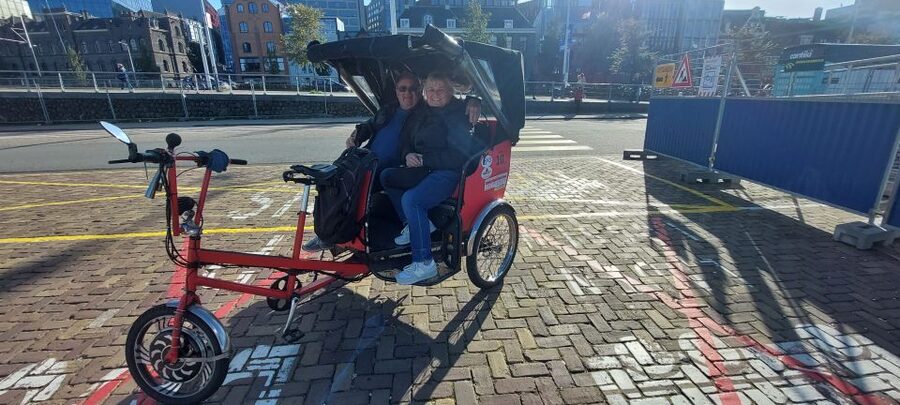 Amsterdam: Private City Highlights Tour by Rickshaw - Why a private rickshaw tour is the fastest way to get your bearings in Amsterdam