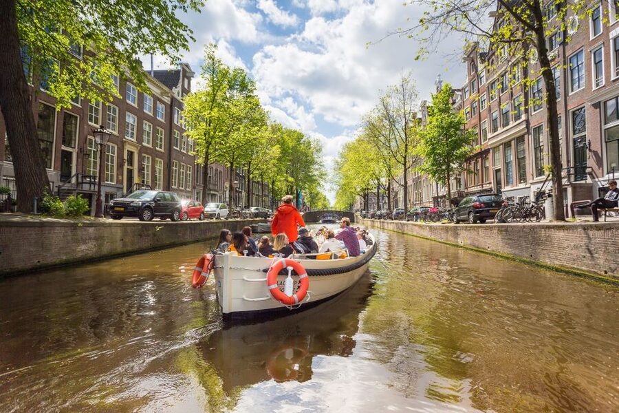 Amsterdam: Private Cruise with Drinks & Optional Snacks - Quick hits before you book