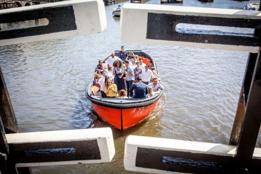 Amsterdam: Private Cruise with Drinks & Optional Snacks - Meeting at the Seapalace dock: how to find it calmly