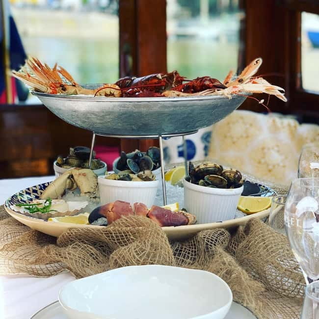Amsterdam: Private Dinner Cruise (4pers) with Guide - The boat deck: Delphine vs. Leaudine, and what the onboard vibe is really like