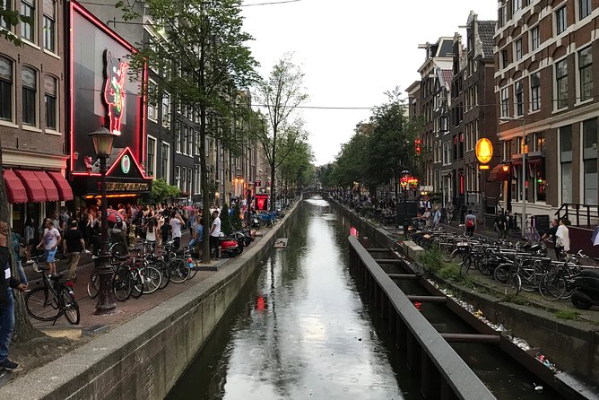 Amsterdam: Private Introduction Walking Tour (TOP RATED) - Stop 1: Centraal Station and how the guide sets the city map