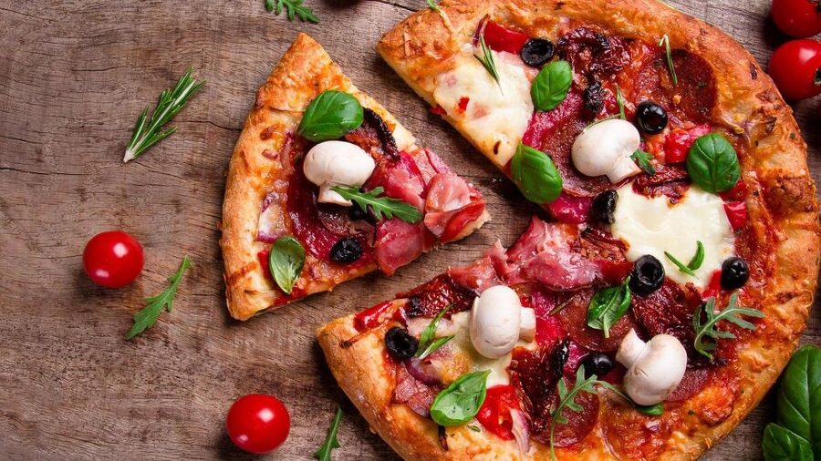 Amsterdam: Private Luxury Cruise with Pizza and Drinks - A private Amsterdam canal cruise that pairs sights with real comfort