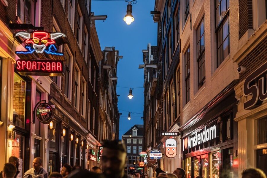 Amsterdam: Private Night Tour of Speakeasies and Bars - The Main Course: Speakeasy-Style Stops, Cocktails, and Jenever