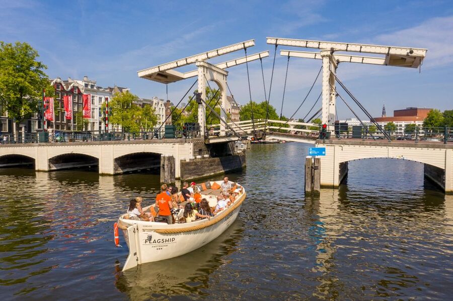 Amsterdam: Private Prosecco Canal Cruise Tour - The Prosecco part: party vibes without chaos