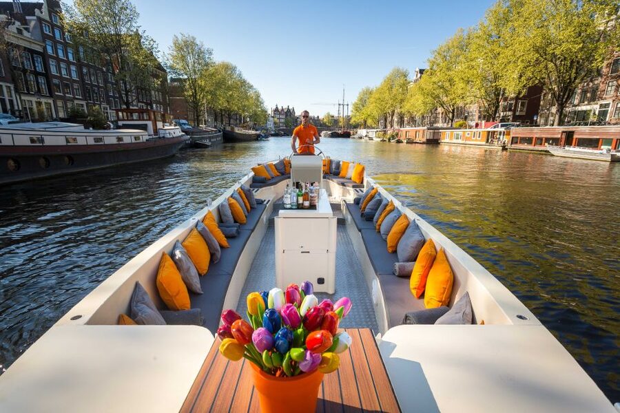 Amsterdam: Private Prosecco Canal Cruise Tour - Rijksmuseum from the Canal Belt: big sight, easy orientation