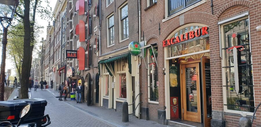 Amsterdam: Private Red Light District Tour in Spanish - A 2-Hour Spanish Private Walk Through the Red Light District