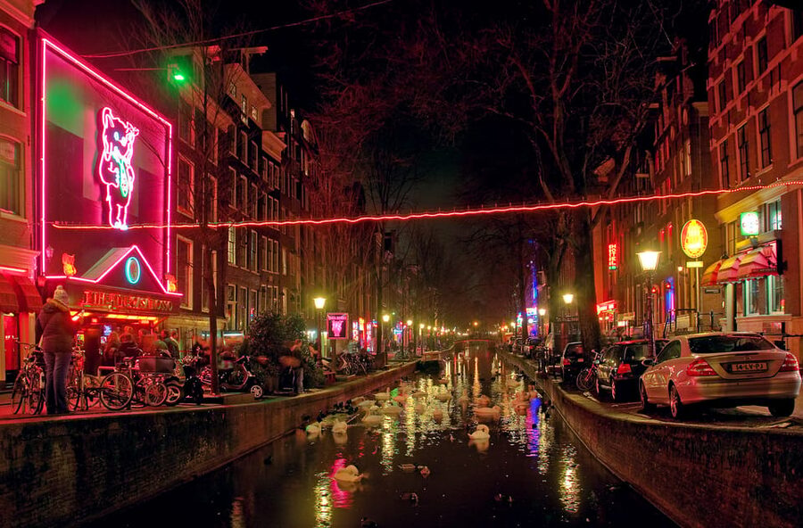 Amsterdam: Private Red Light District Tour in Spanish - Coffee Shops, Sex Work, and the Guide’s Explanation of the Rules