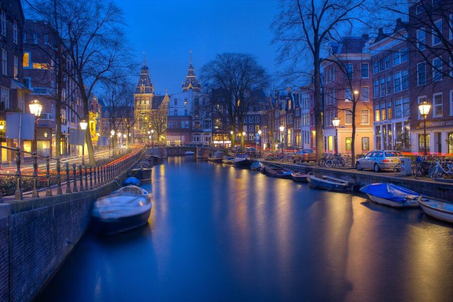 Amsterdam: Private Walking Tour with a Local - Starting at the Equestrian Statue of Queen Wilhelmina, Then Taking Your Bearings