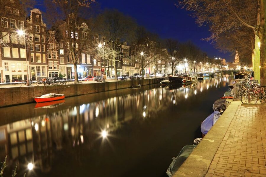 Amsterdam: Private Walking Tour with a Local - Wheelchair Accessible, English-Language, and Family-Friendly in Limits