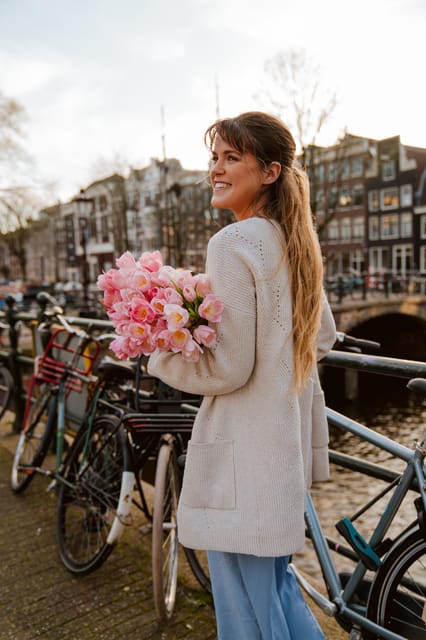Amsterdam: Professional Photoshoot at the Canals - Damrak Avenue: When You Want the Most Famous Scene