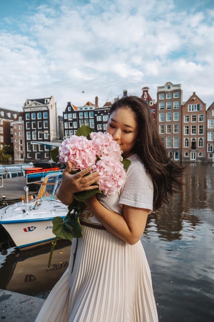 Amsterdam: Professional Photoshoot at the Canals - Mini vs Standard vs Deluxe: How Photo Counts Translate to Value