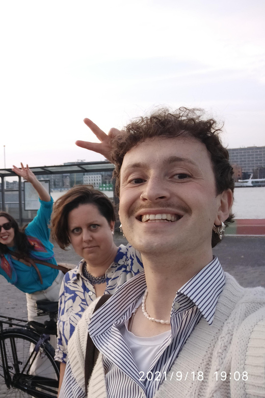 Amsterdam: Rainbow Rural Bike Tour With Local Gay Guide - Meet Sanne, your guide, and the tone of the ride