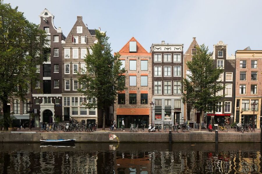Amsterdam: Red Light District 1-hour Smartphone Audio Tour - Why this Red Light District tour is about more than the windows