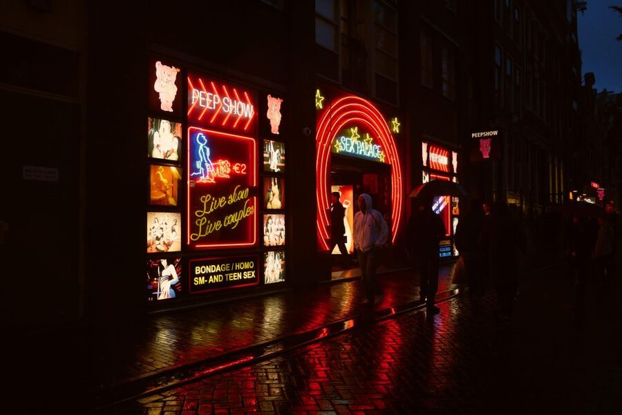 Amsterdam: Red Light District and Coffeeshop Culture Tour - When to Go, What to Wear, and How to Make It Enjoyable