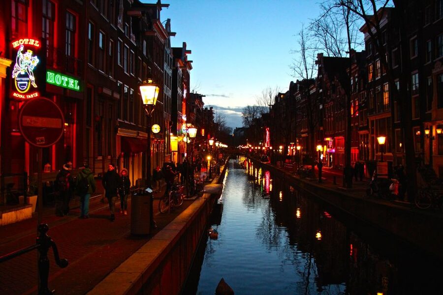 Amsterdam Red Light District and Old Town Walking Tour - Key things you should notice on this walk