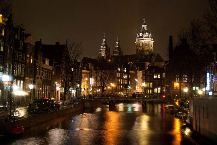 Amsterdam Red Light District and Old Town Walking Tour - Why this 2-hour Red Light and Old Town walk makes sense