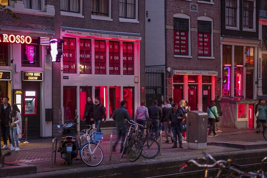 Amsterdam Red Light District and Old Town Walking Tour - Should you book this Amsterdam Red Light District and Old Town walking tour?