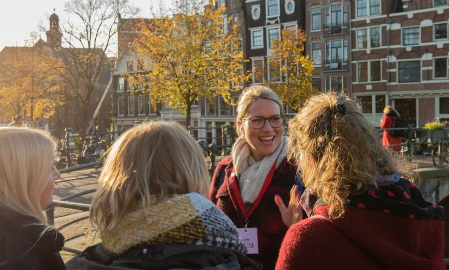 Amsterdam: Red Light District & City Tour German or English - Dancing Houses, Centraal Station, and Chinatown: A City With Many Micro-Worlds