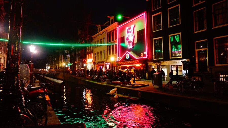 Amsterdam: Red Light District Exclusive Night Tour - A practical 2-hour route, from Oude Kerk to Nieuwmarkt Square