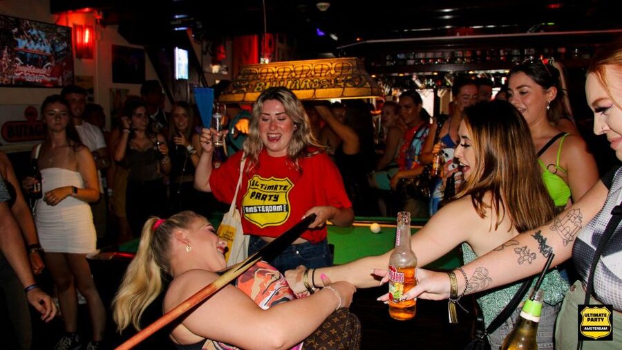 Amsterdam: Red Light District Pub Crawl with Unlimited Shots - Why this Red Light District pub crawl is built for fun