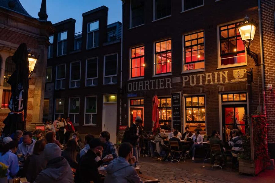 Amsterdam: Red Light District Tour in DE/EN/IT/ES/FR - Around Amsterdam Centraal and into Chinatown
