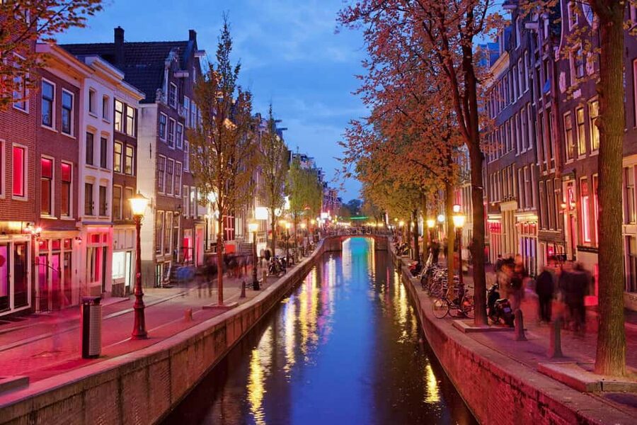 Amsterdam: Red Light District Tour in English or German - Route Landmarks You Pass: Condomerie, Chinatown, Oude Kerk, Flower Market, Nieuwmarkt