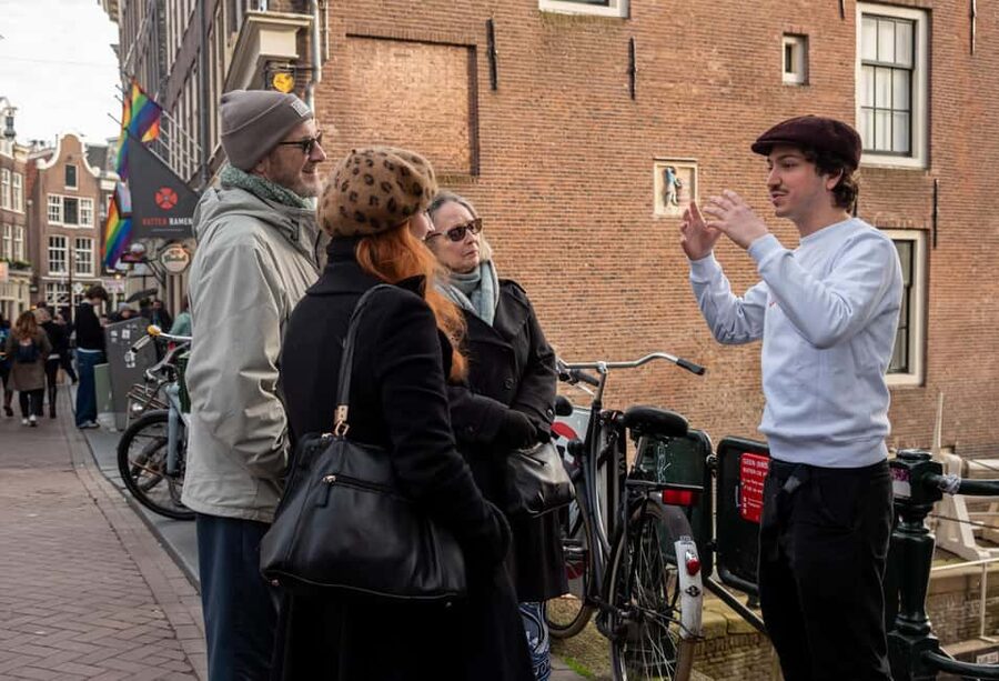 Amsterdam: Red Light District Tour in English or German - Language Options and Guide Style: What Usually Makes This Tour Work