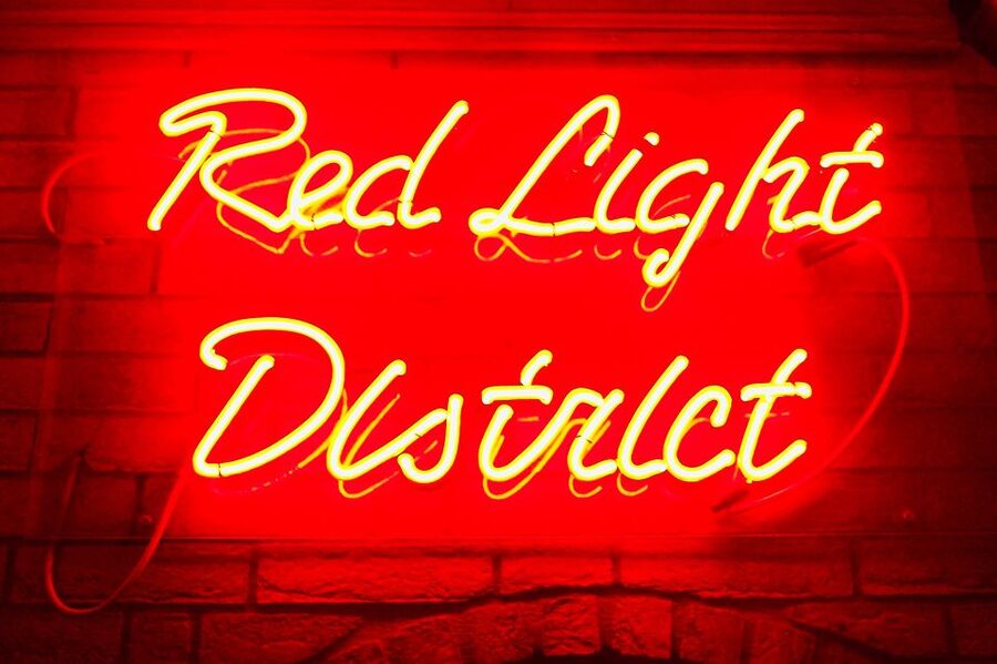 Amsterdam: Red Light District Walking Tour - Meeting Up and Starting the Walk in the Right Place