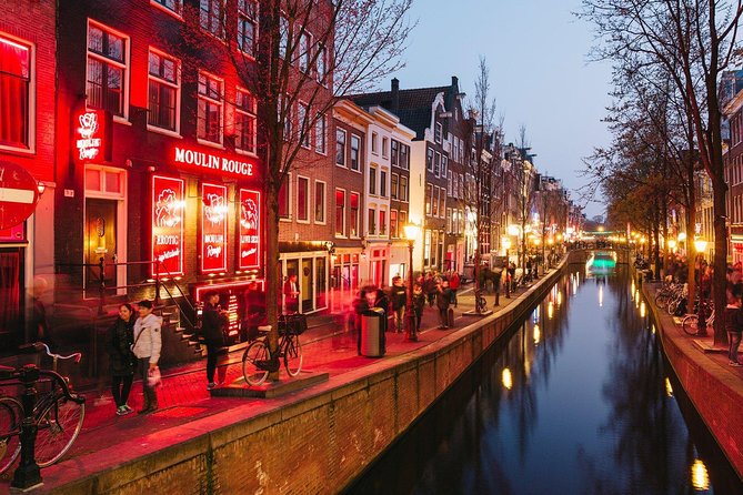 Amsterdam Red Light District Walking Tour in EN/DE/IT/ES - Nieuwmarkt: Coffeeshop History, Cannabis Politics, and Future Pressure