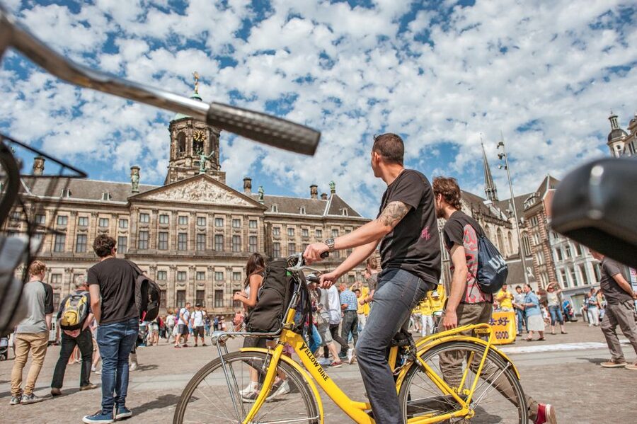 Amsterdam: Relaxed City Highlights Guided Bike Tour - Who this bike tour suits best, and who should skip it