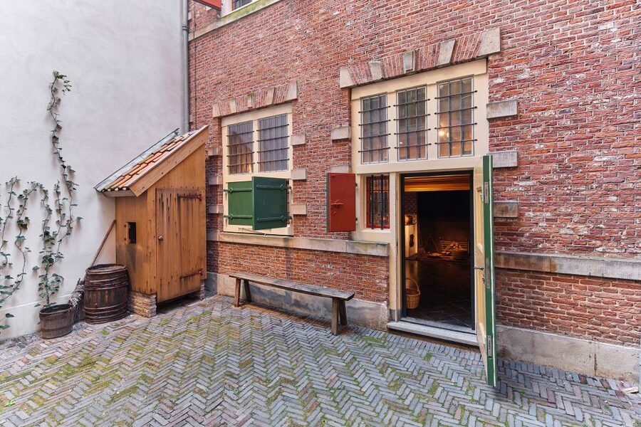 Amsterdam: Rembrandt House Museum Entrance Ticket - Entering the Rembrandt House: A Small Museum That Feels Personal