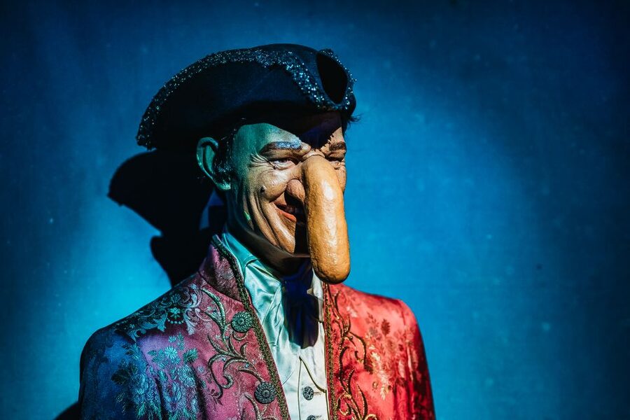 Amsterdam's Weirdest Museum: Ripley's Believe It or Not! - The big wow stops: robot, tallest man, wooden clog
